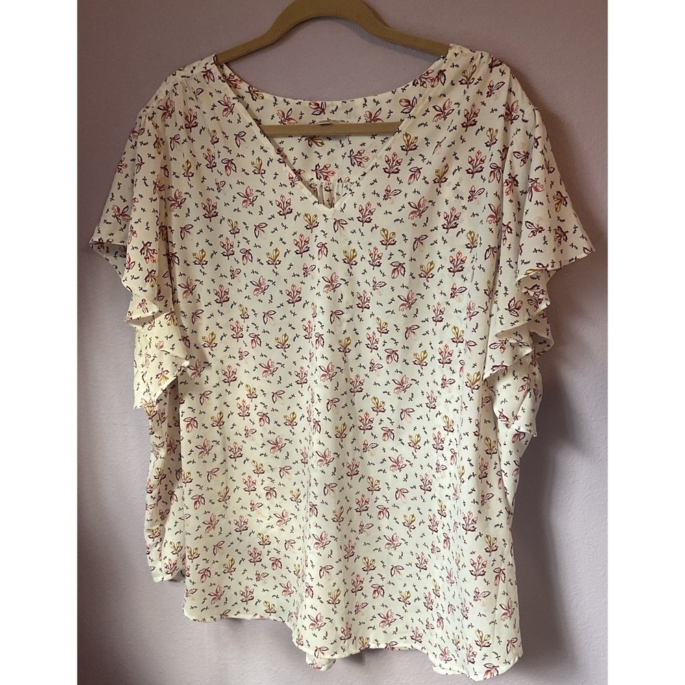 Loft Plus White Maroon Floral‎ Top Size 26 Flutter Sleeves